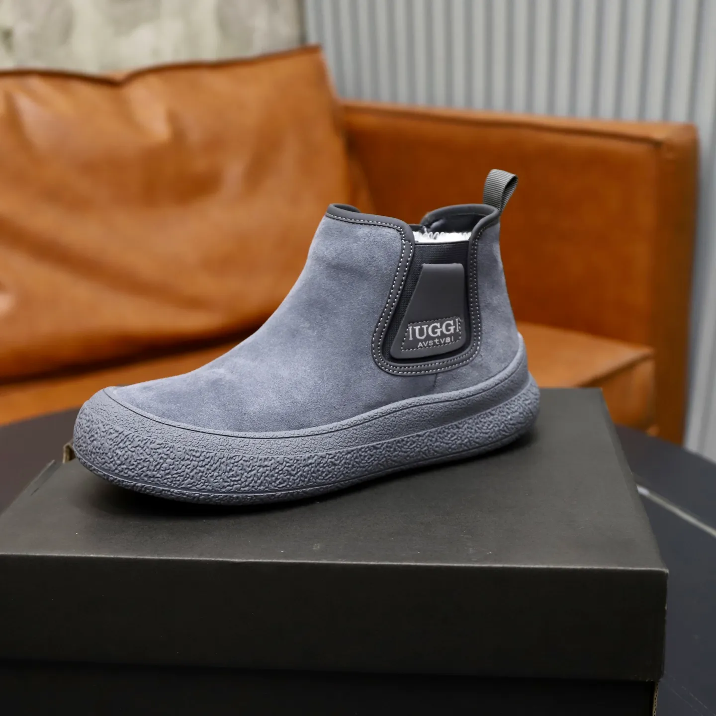 Ex-factory price: 580💰Thick wool imported from Australia Brand: UGG genuine purchase Size: 39-44 Grade: Official website 1:1 Material: First layer of genuine leather waterproof and anti-freeze upper Real wool lining Original non-slip soft wear-resistant outsole Style category: Men's casual shoes Trendy style Comfortable on the feet Color: Official website color synchronization